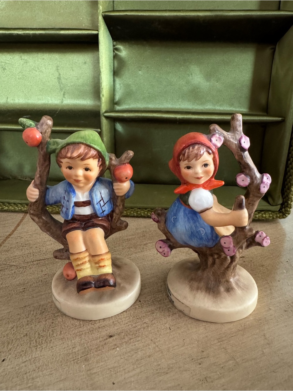Hummel Figurine Apple Tree Boy And Girl W. Germany Stylized B Excellent Original